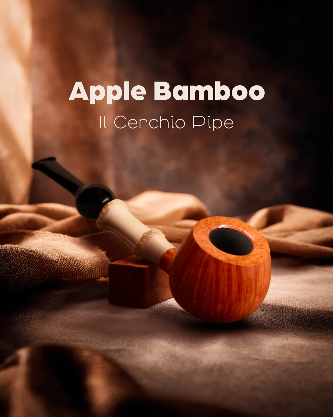 Presentazione Apple Bamboo: pipa su tessuti caldi, con titolo originale del prodotto.
